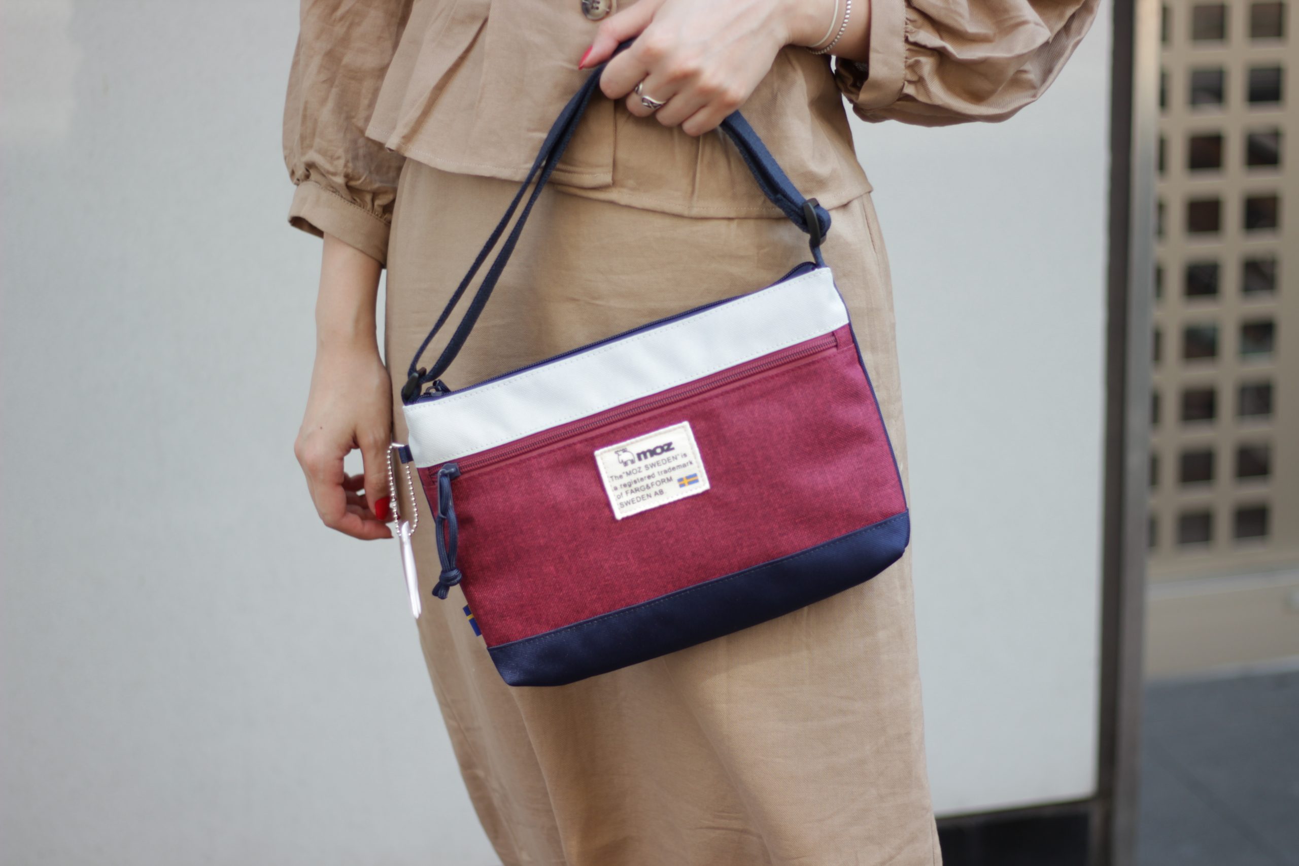 近場のお出かけや休日のお出かけに！mozのミニショルダーバッグ | 鞄